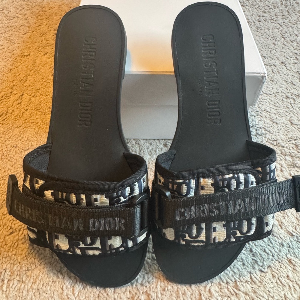 Women’s Black & Navy Sandals sz. 39